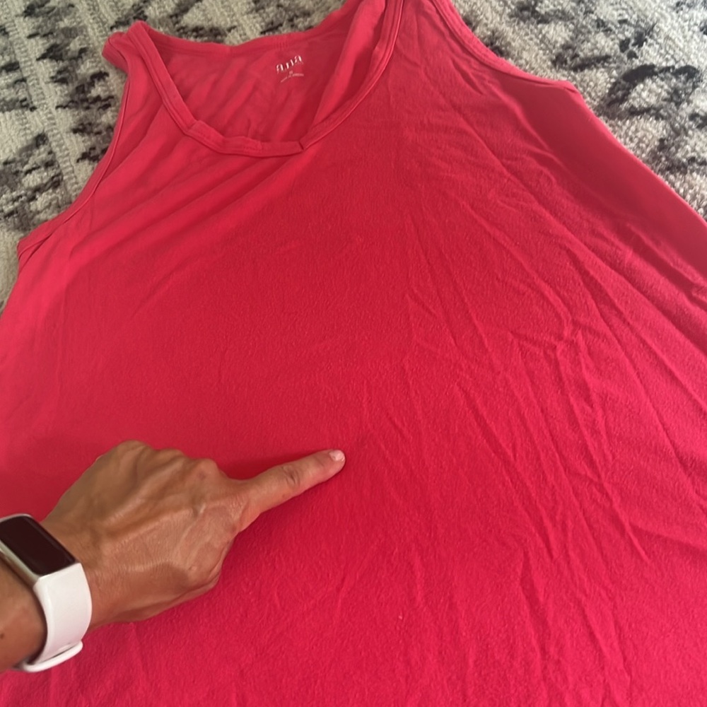 V Neck High-Low Tank - Picture 6 of 6